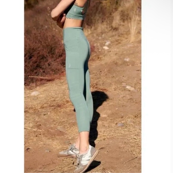 Free People Movement Pinky Promise High Rise 7/8 Leggings in Glacial Green S P - Picture 2 of 7